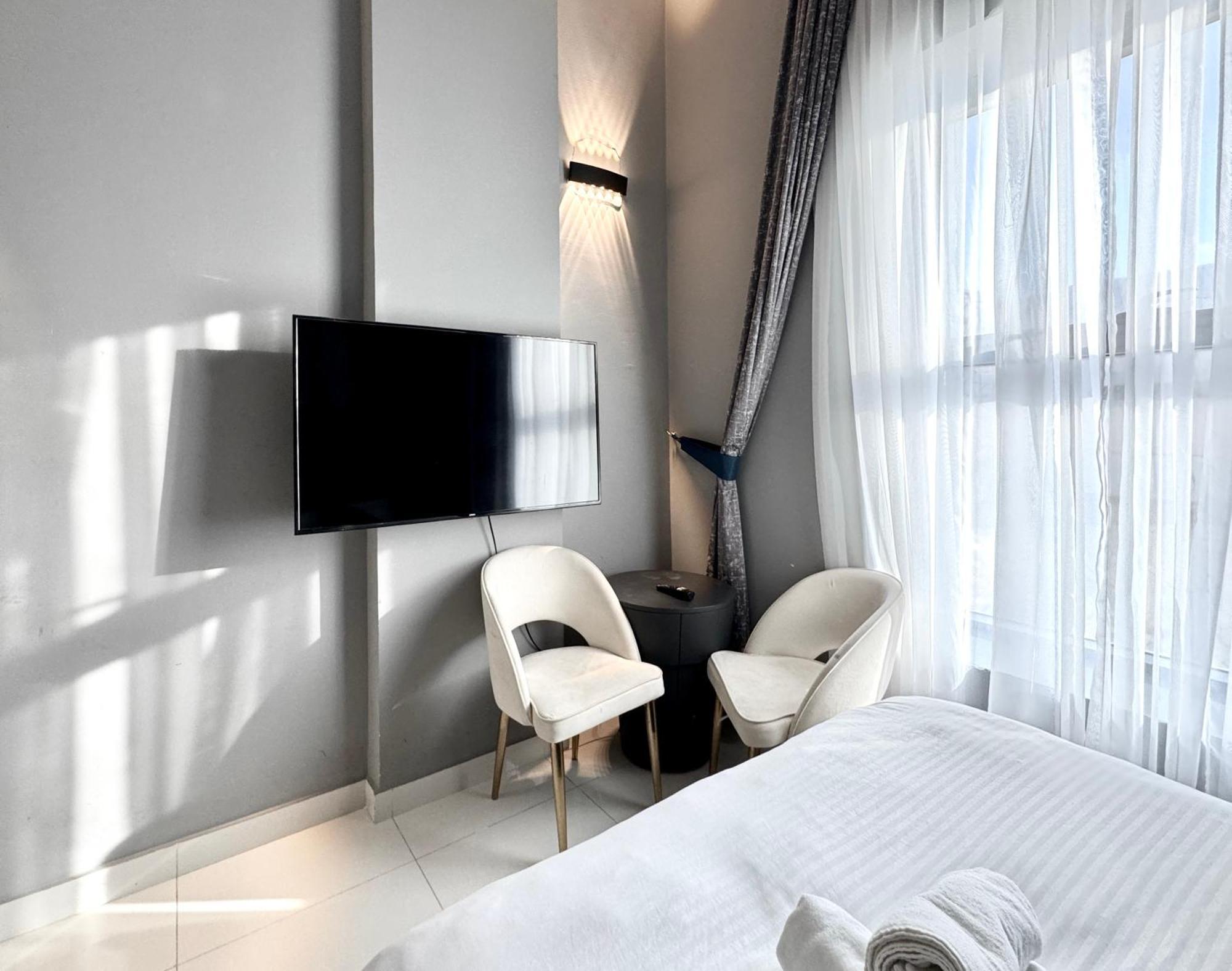 Al Manara Classic Cozy